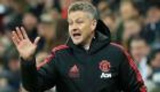 ظهر بعكازين في الكلاسيكو.. مدرب يونايتد يبرر رباعية ليفربول