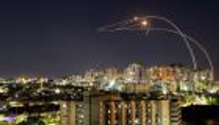 "حارس الأسوار" في يومها السادس.. صواريخ في إسرائيل وغارات على غزة