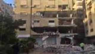 عقب طلبات الإخلاء.. طائرات إسرائيلية تقصف برجا سكنيا بغزة