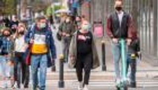 نجوم بولندا يروجون للتطعيم ضد كورونا