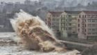 12 قتيلاً ومئات المصابين في إعصارين بالصين