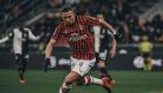 رغم التحذيرات.. بيولي يقرر المجازفة بالجزائري بن ناصر