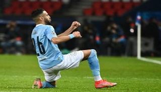 رياض محرز نجم فريق مانشستر سيتي ومنتخب الجزائر