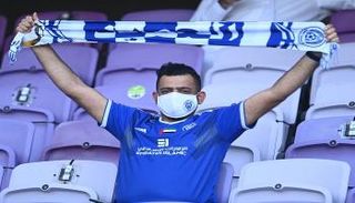 أحد جماهير النصر في المدرجات