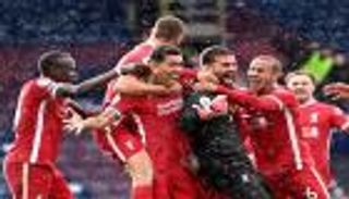 أليسون يستعيد "يد الرب" بعد وفاة مارادونا