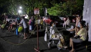  إجلاء حوالي 500 مريض من المستشفى بينهم 156 مريضا بكوفيد -19