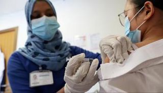 تطعيمات كورونا في الإمارات