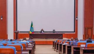 رئيس الوزراء الاثيوبي آبي أحمد  في اجتماع مع حكام الأقاليم