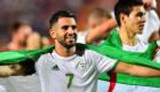 رياض محرز يمني الجزائريين بحلم "مجنون"