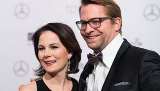 أنالينا بربوك وزوجها