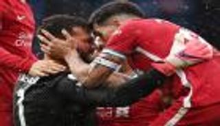 دموع ودهشة.. أليسون يكفر عن أخطاء الموسم بهدف أسطوري