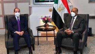 السيسي يلتقي البرهان في باريس