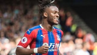 ميشي باتشواي لاعب كريستال بالاس ومنتخب بلجيكا