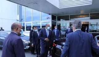 رئيس مجلس السيادة السوداني عبد الفتاح البرهان لدى وصوله باريس