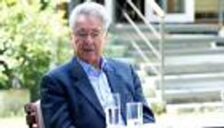 رئيس النمسا السابق يرفض "رفع علم إسرائيل".. ويطرح رؤية لحل الصراع