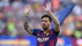 قبل القرار الصعب.. ماذا قدم ميسي على ملعب برشلونة خلال 17 عاما؟