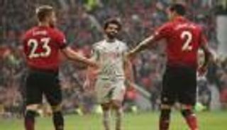 بسبب تشكيلة العام.. محمد صلاح يحيي "خلافا معكوسا" بين ليفربول ويونايتد