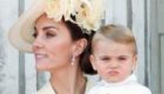 صور.. كيت ميدلتون تقود صيحة موضة عالمية للأطفال