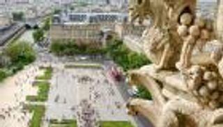 غبار الرصاص يغلق ميدان كاتدرائية نوتردام مؤقتا 