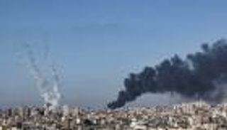 الجيش الإسرائيلي: رصدنا إطلاق 90 صاروخا من غزة منذ أمس