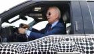 مزحة بايدن بـ"دهس" صحفي.. ما علاقة غزة وإسرائيل؟