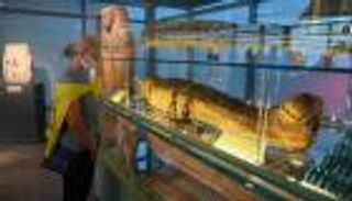 بالصور.. مصر تفتتح متحفين بمطار القاهرة يضمان 363 قطعة أثرية