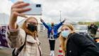 "يوروفيجن" تعيد الحياة لروتردام الهولندية.. غناء يقاوم قيود كورونا