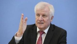  وزير الداخلية الألماني هورست زيهوفر 