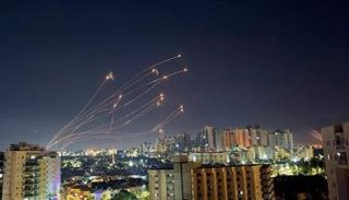 رشقة من الصواريخ باتجاه الأراضي الإسرائيلية- أرشيفية