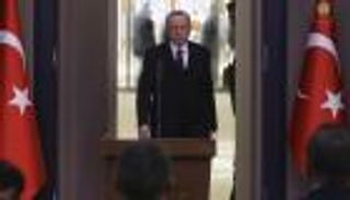 تركيا تحبس الأنفاس.. مقرب من أردوغان ينذر بمفاجآت