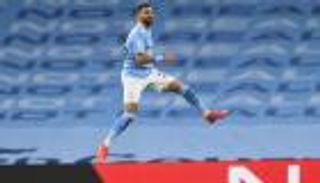 محرز خامسا و"الخائن" ثامنا.. أغلى لاعبي الجناح الأيمن في التاريخ