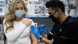 سرعة التطعيم تعجل بنهاية جائحة كورونا