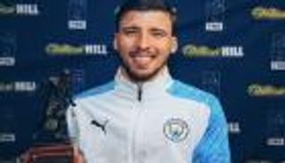 حدث لم يتكرر منذ 32 عاما.. روبن دياز لاعب العام في إنجلترا