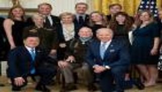 بعد 70 عاما.. تكريم جنرال أمريكي على بطولة الحرب الكورية