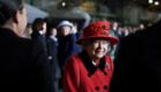 "65 ألف طن".. الملكة إليزابيث تتفقد حاملة طائرات باسمها