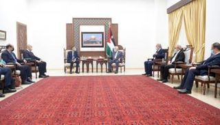 عباس يستقبل الوفد المصري اليوم