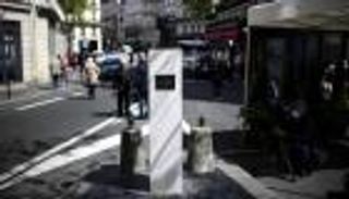 بالصور.. تدشين تمثال نصفي للمغني شارل أزنافور في باريس