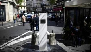 التمثال النصفي لأزنافور