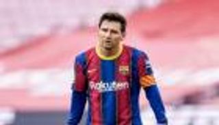 تقارير.. ميسي يقرر الاستمرار مع برشلونة