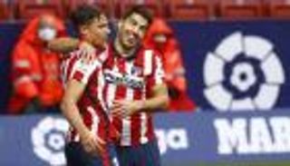 الدوري الإسباني.. كيف أعادت هدايا ريال مدريد وبرشلونة اللقب لأتلتيكو؟