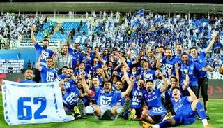 لاعبو الهلال بالقميص 62