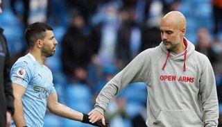 جوارديولا مدرب مانشستر سيتي ومهاجمه أجويرو