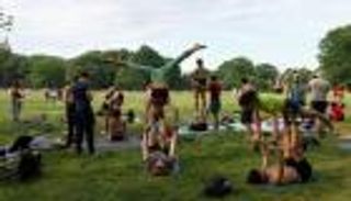 إصابات كورونا في أمريكا عند أدنى مستوى خلال عام