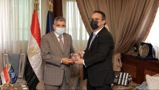 استقبال رئيس قناة السويس لسفير بنما في القاهرة