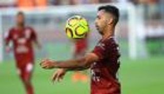 دوري أبطال أوروبا يقود الجزائري بولحية للتمرد في فرنسا