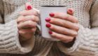 5 خطوات لتجفيف طلاء الأظافر