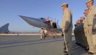 جنود روس بقاعدة حميميم بسوريا- رويترز