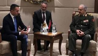 لويجي دي مايو والمشير خليفة حفتر في بنغازي - أرشيفية