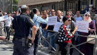 الأهالي يحتجون اليوم قبالة المحكمة