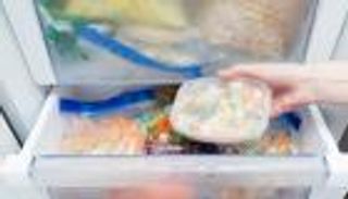 صدمة طبية: أطعمة يجب عدم تجميدها في الفريزر.. منها البطاطس واللحوم